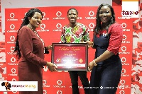 Yolanda Cuba, CEO of Vodafone Ghana (L) receiving her award