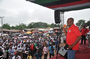 Vice President Kwesi Amissah-Arthur addressing some electorate on a campaign tour