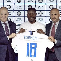 Kwadwo Asamoah has been handed the 18 jersey at Inter Milan