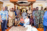 Otumfuo Osei Tutu II with the government delegation in a group photo