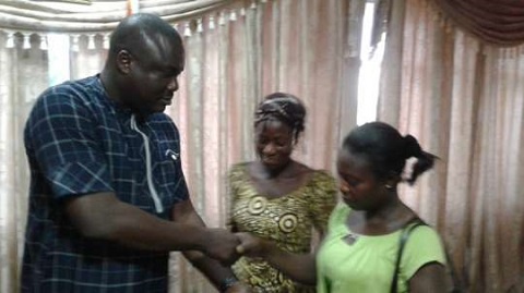 Mr Felix Mensah Nii Annang-La handing the donation to the Kenkey seller