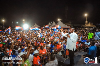 Dr. Mahamudu Bawumia speaking to Nungua residents