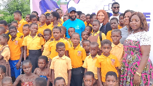 The pupils now have water after many years thanks to Emmanuel Pobee (in blue)