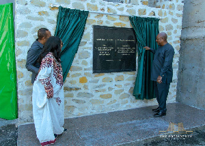 The dam spans 870 hectares and has a storage capacity of 185 million cubic metres