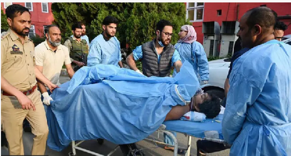 Gunmen don kpai 26 tourists for di Indian-adminstered Kasmir on Tuesday