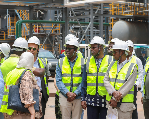 A photo of APPO delegation's visit to Sentuo Oil Refinery ahead of Regional Energy Summit