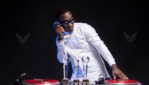 DJ Vyrusky beat DJ Black to win the overall best DJ of the year awards in 2017