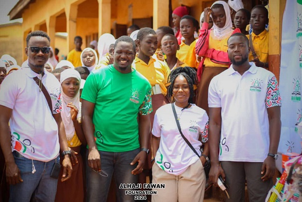 Officials of the foundation and some beneficiaries in a group photograph