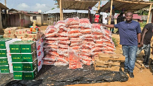 Evalue-Ajomoro Gwira MP supports Adelekezo residents with food items