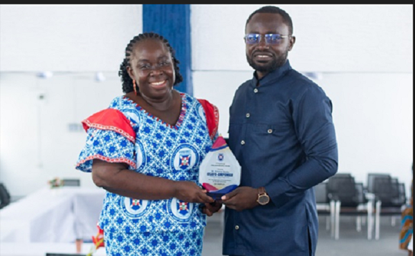 Mr. Osafo-Ampomah receiving an award from the school's headmistress