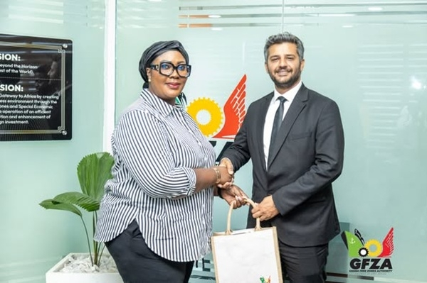 Dr Mary Awusi and Mehet Tüzun exchanging pleasantries