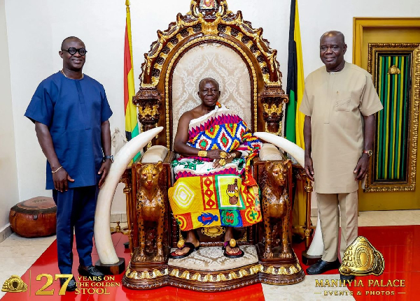Otumfuo Osei Tutu II with officials of GETFund