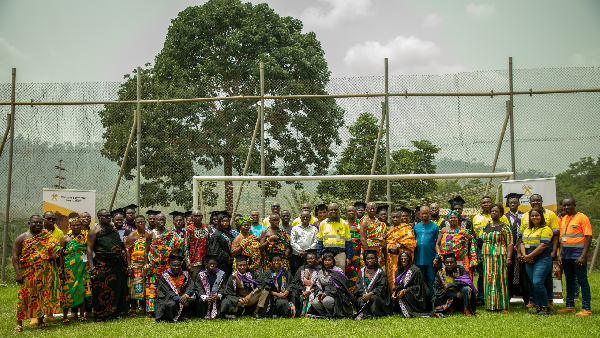 A photo of the graduants with officials of Chirano Sefwiman Foundation