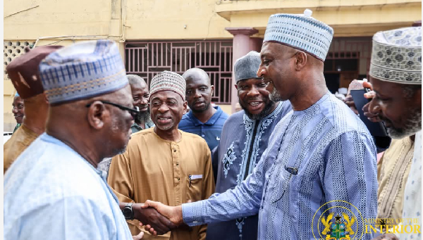 The minister (R) stressed the need to tackle vigilantism