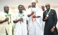 2face Idibia (R) and Gbenga Adeyinka, Cally Ikpe, Ooni of Ife, Oba Adeyeye Enitan