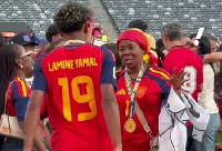 A picture of Lamine Yamal and Nico Williams' mother
