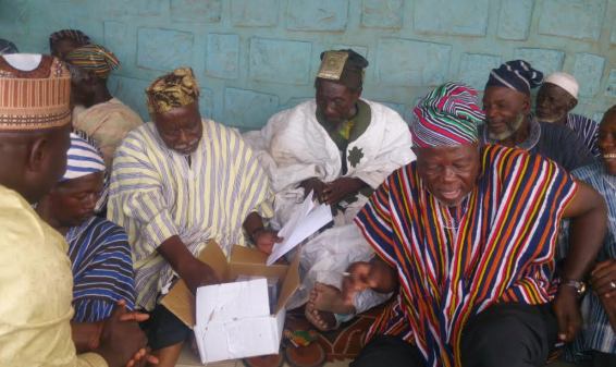 Overlord of Mamprugu Traditional Area, Nayiri Naa Bohagu Mahami Sheriga received the items.