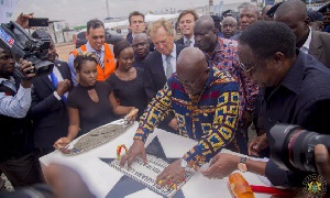 President Akufo-Addo commissioning a project by his government