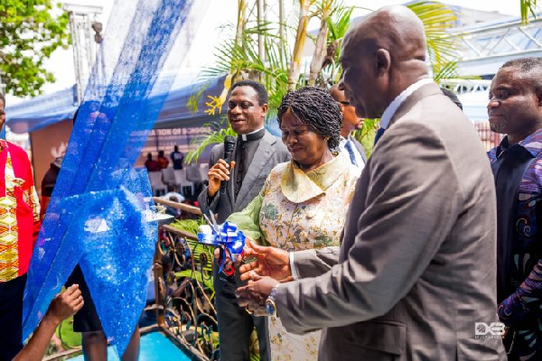 Nana Samuel Amo Tobbin (R) with Vice President Professor Naana Jane Opoku-Agyemang (M)