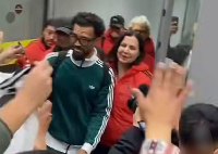 Colo Colo fans welcomed Vozinha as he arrived in Chile