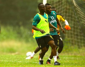 Agyemang Badu (in green vest) trains with national team colleagues