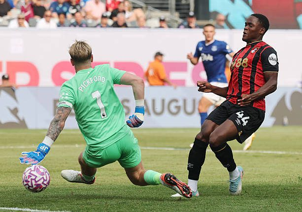 Bournemouth forward Daniel Adu-Adjei (R)