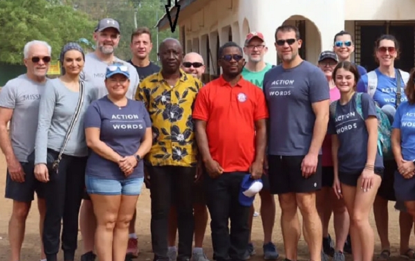 A group picture of the medical team with Rev. Emmanuel Kwabena Mustapha