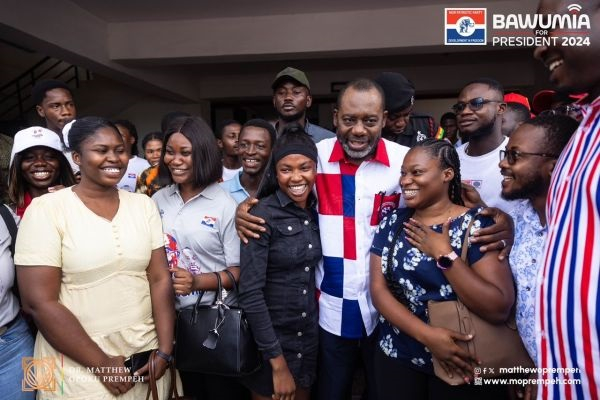 Dr Matthew Opoku Prempeh with some students of UPSA