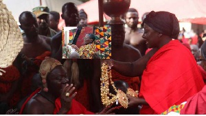 Lady Julia Gifts Otumfuo