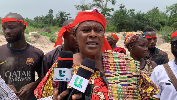 Chiefs and people of Seniagya oppose illegal sand-winning