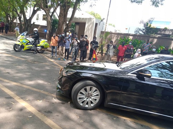 Akufo-Addo leads entourage to Rawlings’ home