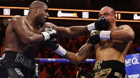 Daniel Dubois in a fist fight with Fabio Wardley