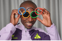 Kenya's Sabastian Sawe poses with Olympic Ring sun-glasses after winning the London Marathon