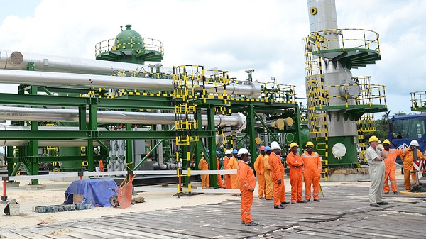 NNPC will start supplying Dangote Refinery 385,000 barrels a day of crude from October 1