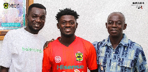 Patrick Asiedu (middle) has joined Asante Kotoko