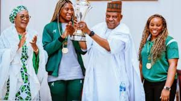 Nigeria's Vice-President celebrated with the winning D'Tigress team