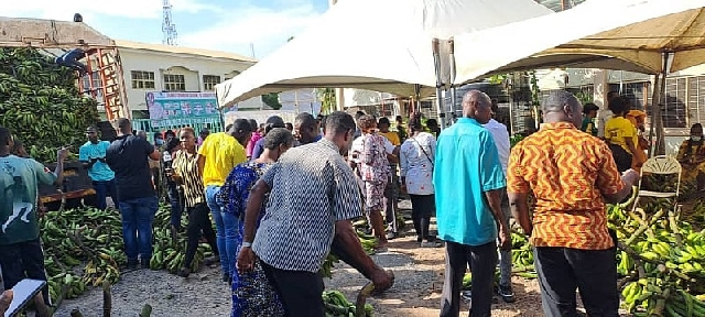 Patrons at the Agric Ministry market