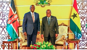 Kenya's President William Ruto (L) and his Ghanaian counterpart President Nana Akufo-Addo