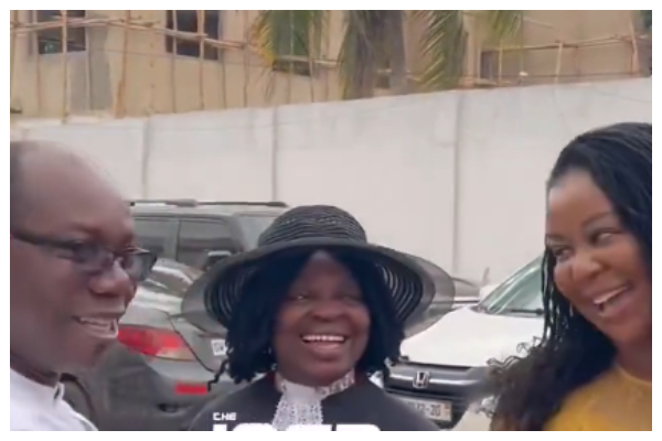 Evans Nimako exchanging pleasantries with Ewurabena Aubynn