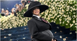 Singer Rihanna don confam say she dey expect her third pikin