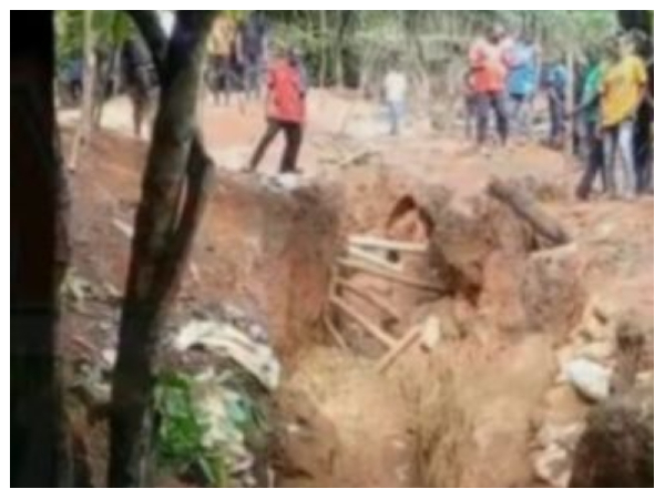 Miners had earlier been warned to leave the mining site