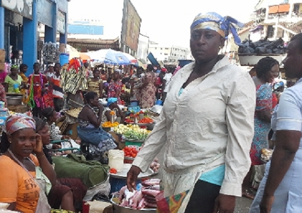 Market women lament the new directives of the MCE