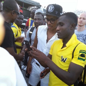 Andre Ayew Poses For The Cameras For His Fans