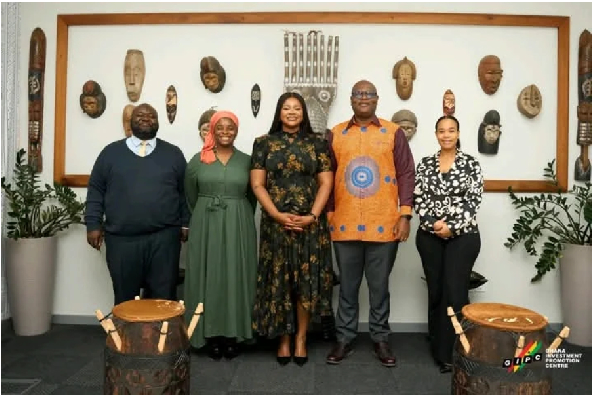 Ms Danku (middle) with Mr Madjie (second left) and others