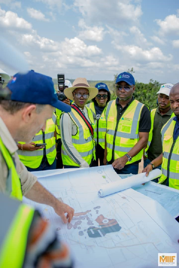 An official of Atlantic Lithium presents the plan of development to Edward Koranteng and others