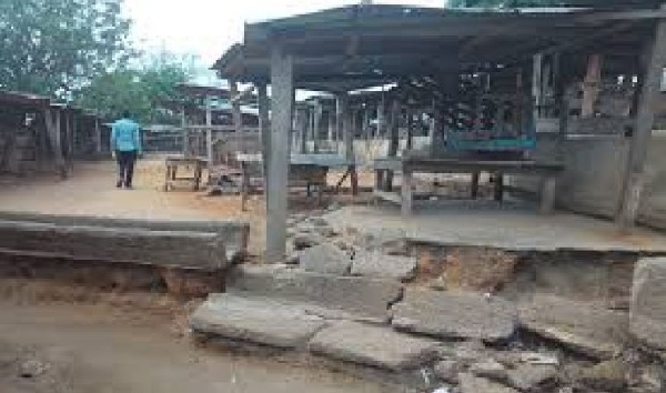 Awutu Bawjuase market traders have charged local authorities to repair their dilapidated market