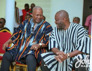 President John Dramani Mahama (L) and his brother Ibrahim Mahama (R)