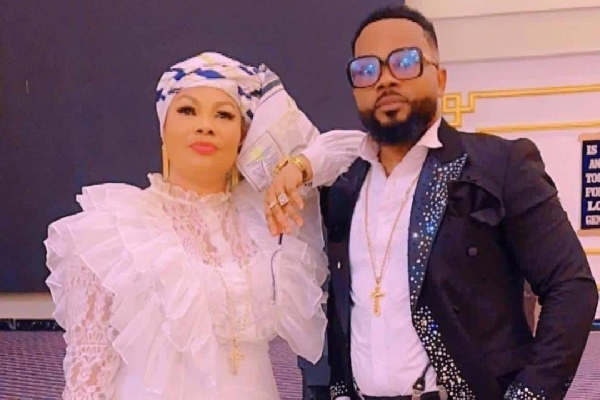 Watch as Angel Asiamah prays for President Mahama, Lordina, and Veep