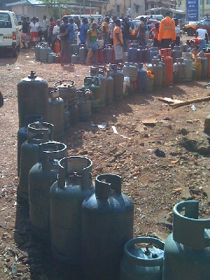 Gas Cylinders Queue