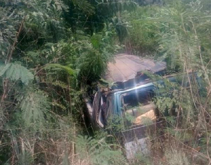 Ford Transit overturns at Gomoa Onyaazde, 15 passengers injured
